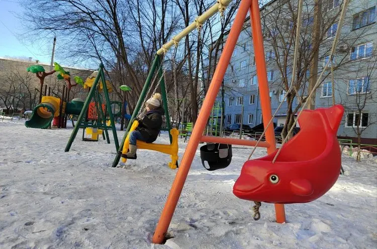 Василий Орлов поручил проверить состояние благоустроенных дворов после зимы