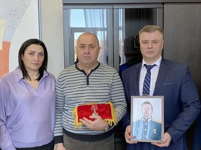 Орден Мужества вручили родителям жителя Благовещенска, погибшего в ходе СВО