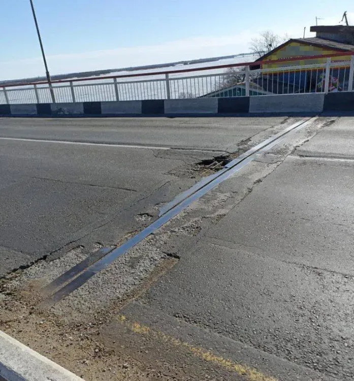 На мосту через Зею в Благовещенске замечено частичное разрушение шва