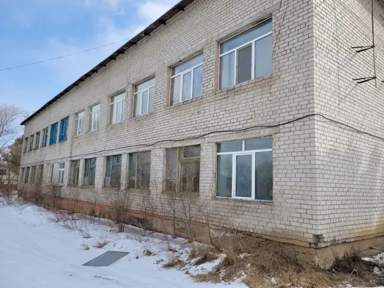 В Амурской области ребенок выпал из окна со второго этажа 