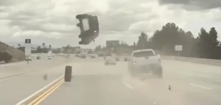 Видео ДТП с взлетевшим в воздух автомобилем взорвало Сеть