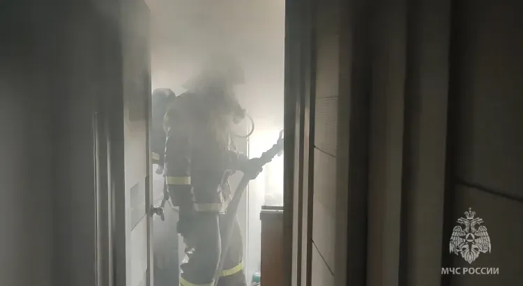 В Благовещенске эвакуировали 18 людей из дома с горящей стиральной машинкой 