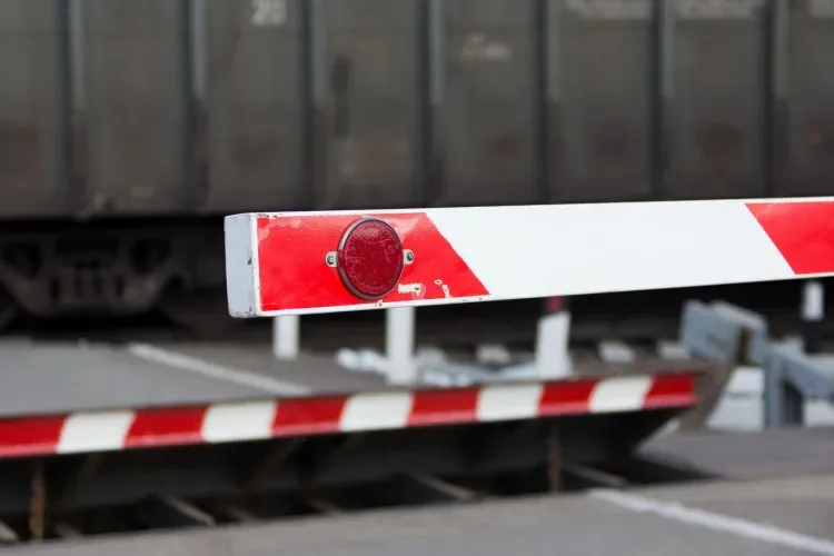 Водители автомобилей, виновные в столкновениях с поездами на переездах ЗабЖД, понесли наказание