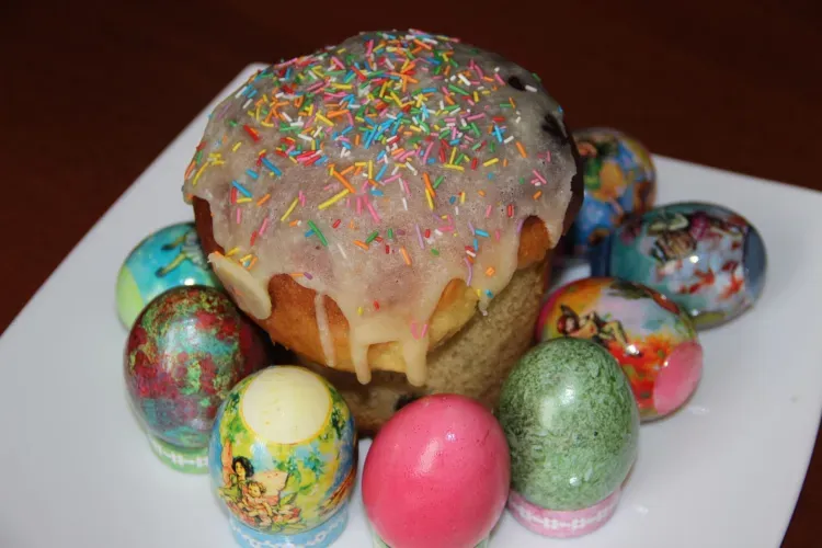 Нейросеть спрогнозировала рост трат россиян на куличи и яйца к Пасхе