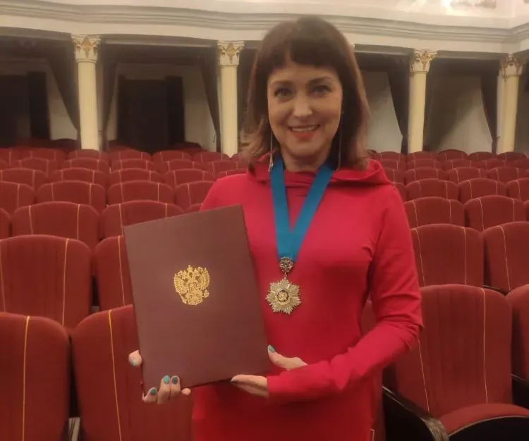 Актриса Амурского областного театра драмы получила орден "Служение искусству"