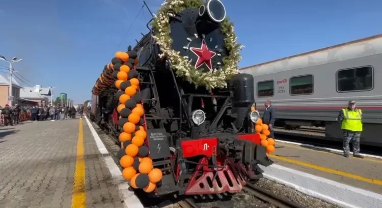 Ретропоезд "Победа" встретили в столице Приамурья
