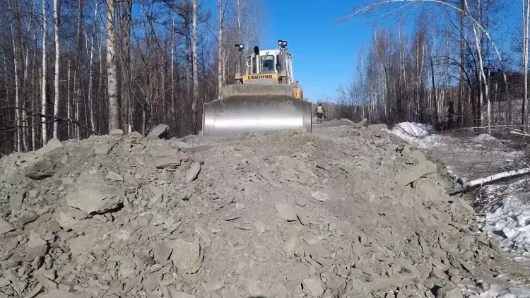 Военнослужащие на втором пути БАМа строят 23-метровые подходы к будущему мосту