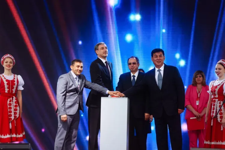 Космическое питание и грузовики на газе заинтересовали делегацию из КНР на "АмурЭкспо-2023"