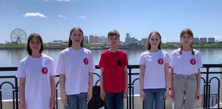 Дети ДНР и Амурской области поздравили друг друга с международным праздником