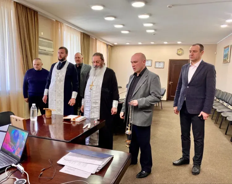 В Тынде освятили здания мэрии и гордумы