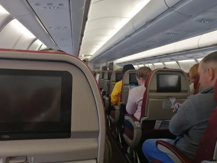 Молния попала в самолет Владивосток-Москва