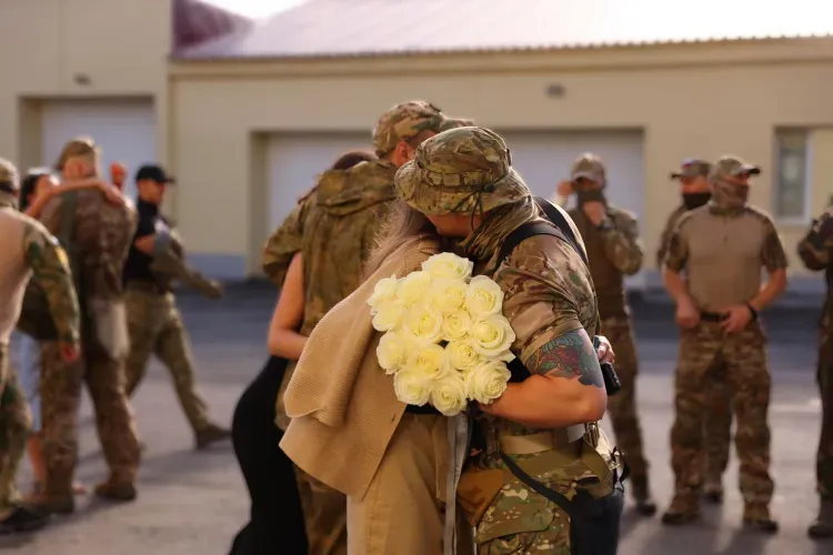 Сотрудников Росгвардии, вернувшихся из зоны СВО, встретили амурчане