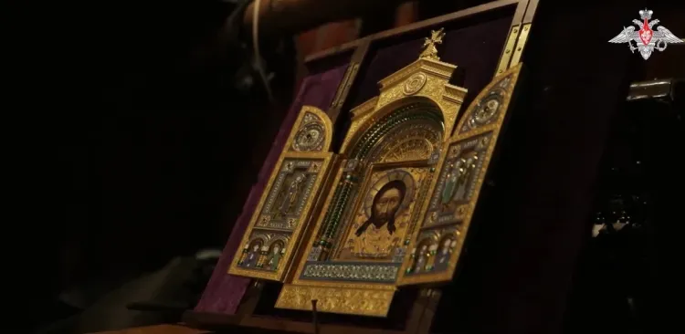 Икону, которую передал Путин, доставили на передовые позиции войск "Запад"