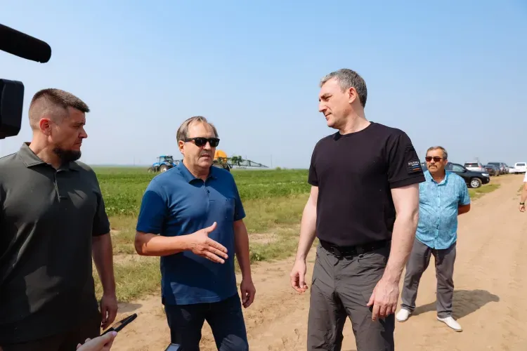 Беспилотники амурского агропредприятия наблюдают за работой на полях