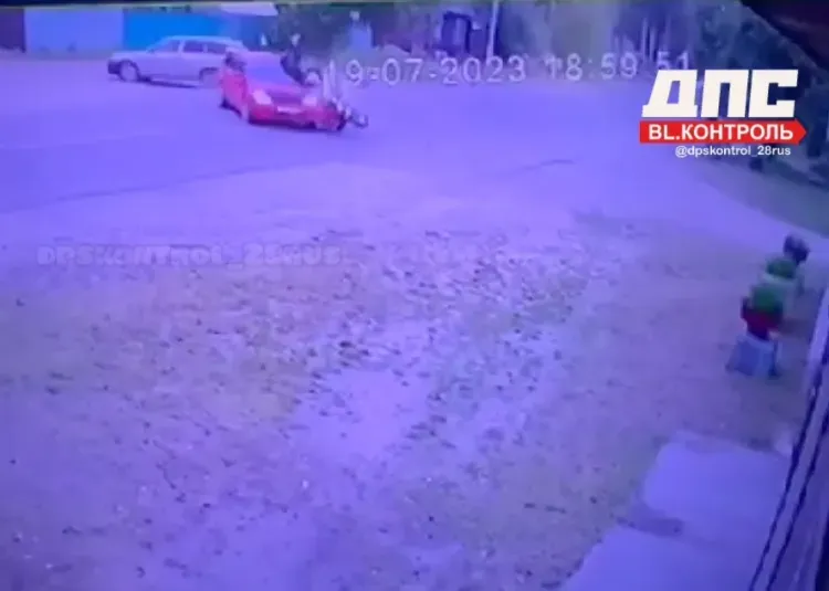 Мотоциклист врезался в иномарку в городе Зее