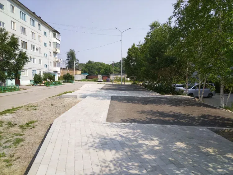 Уличное освещение делают в одном из дворов Прогресса 