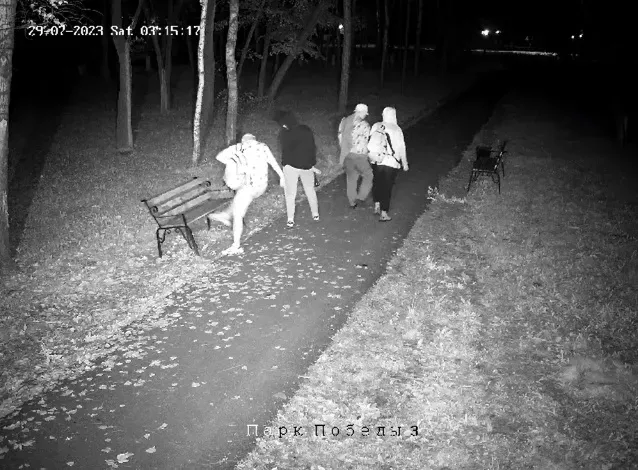 Вандалы перевернули скамейки в парке села Тамбовка