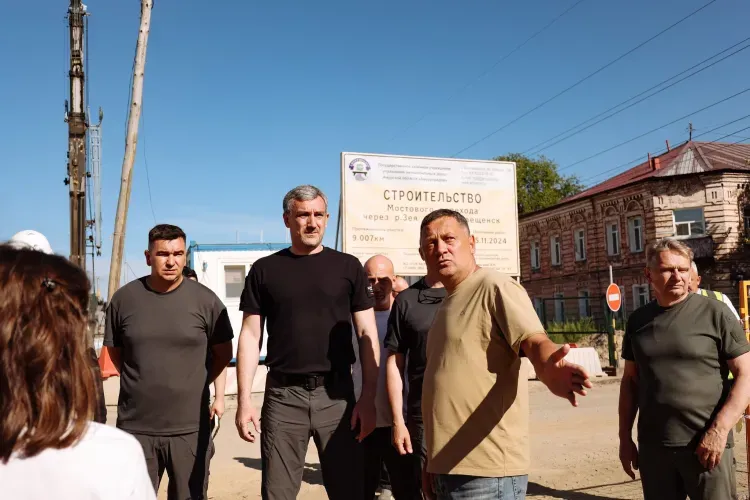 Участок улицы в Благовещенске возле нового моста отремонтирован на 20%