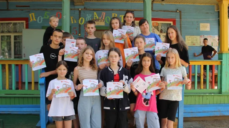 Сотрудники ЗабЖД подарили школьникам детские комиксы  о безопасности на железной дороге 