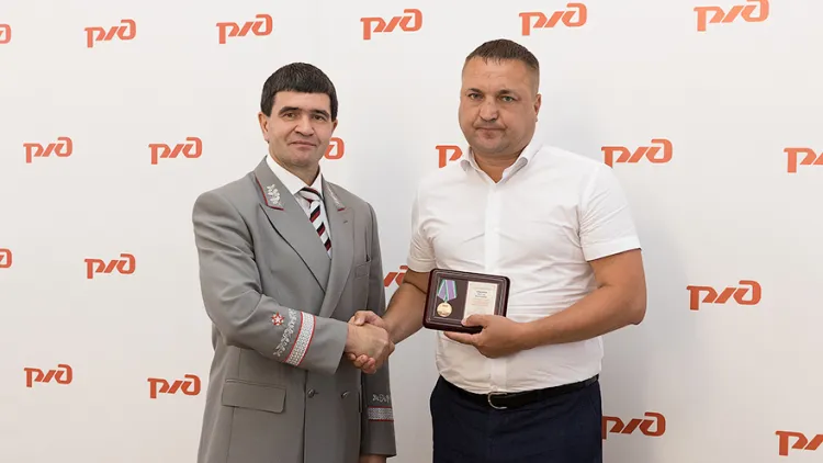 На ЗабЖД наградили передовиков производства государственными и ведомственными наградами