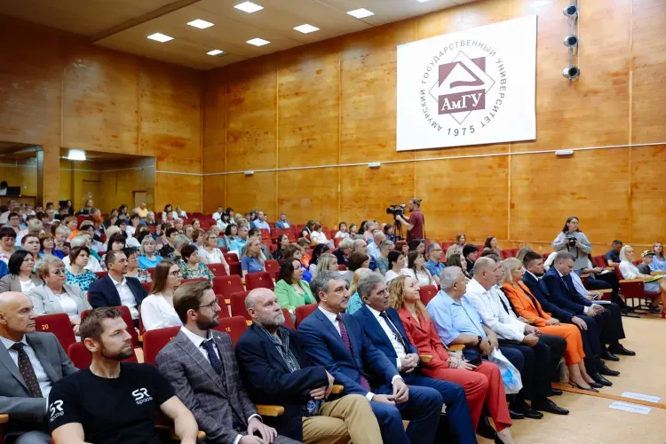 Василий Орлов вручил дипломы победителям конкурса "Лучшая муниципальная практика"