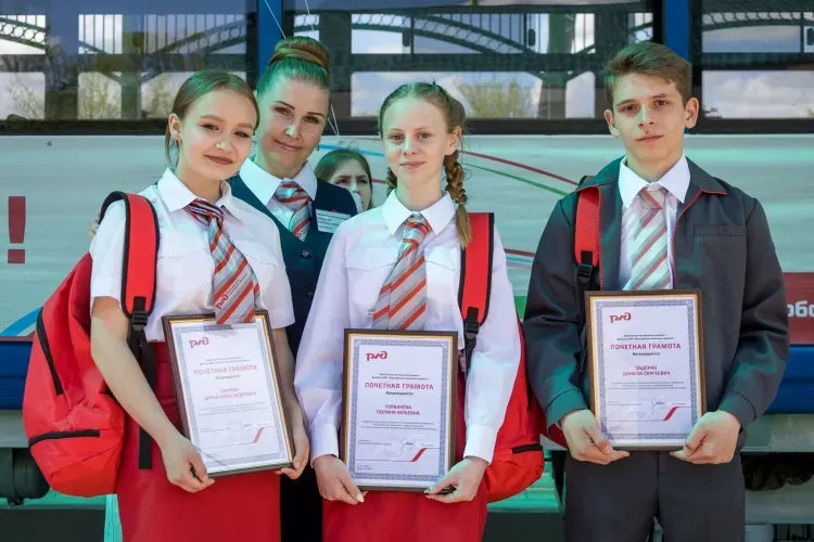 Более 400 юных железнодорожников Свободненской детской железной дороги прошли производственную практику этим летом