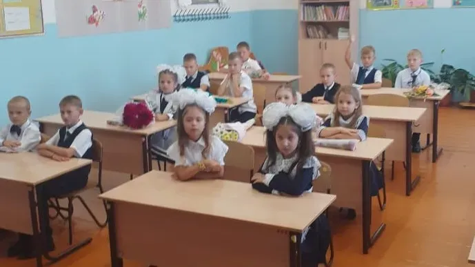 Сотрудники ЗабЖД и транспортной полиции провели урок безопасности для амурских школьников в День знаний