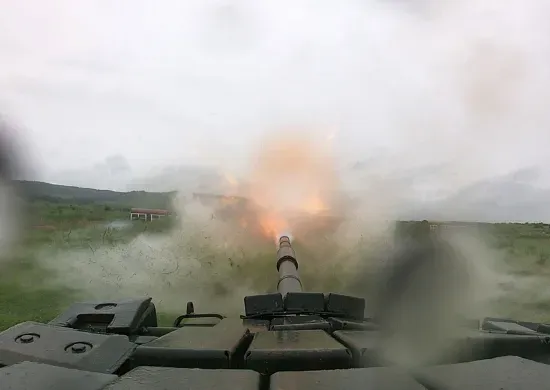 Танки "сыграли в прятки" с противником на полигоне в Амурской области