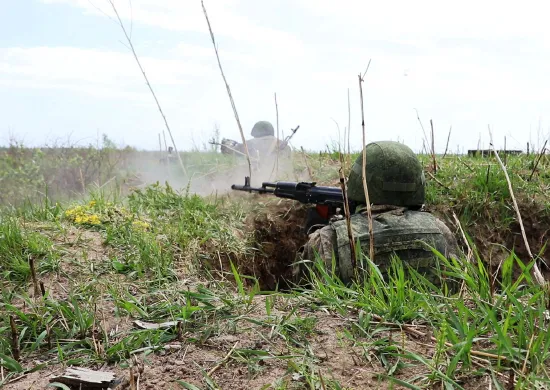 Военнослужащие совершенствуют навыки стрельбы на амурском полигоне