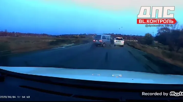 Микроавтобус попал в жесткое ДТП на трассе Приамурья