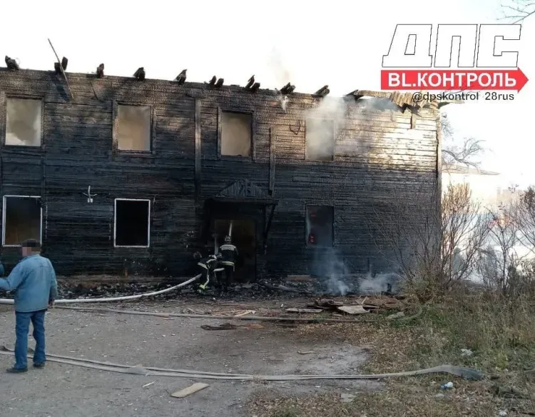 Ранее горевший барак вспыхнул в Благовещенске