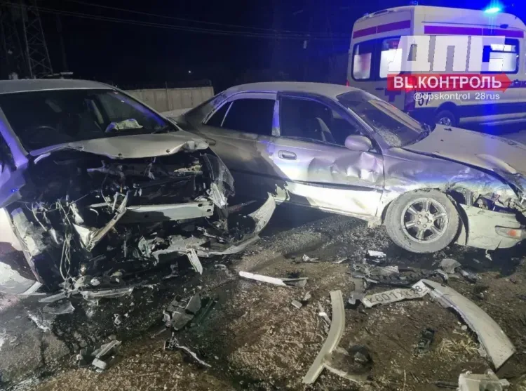 Пассажир пострадал в жесткой аварии с иномарками в Благовещенске