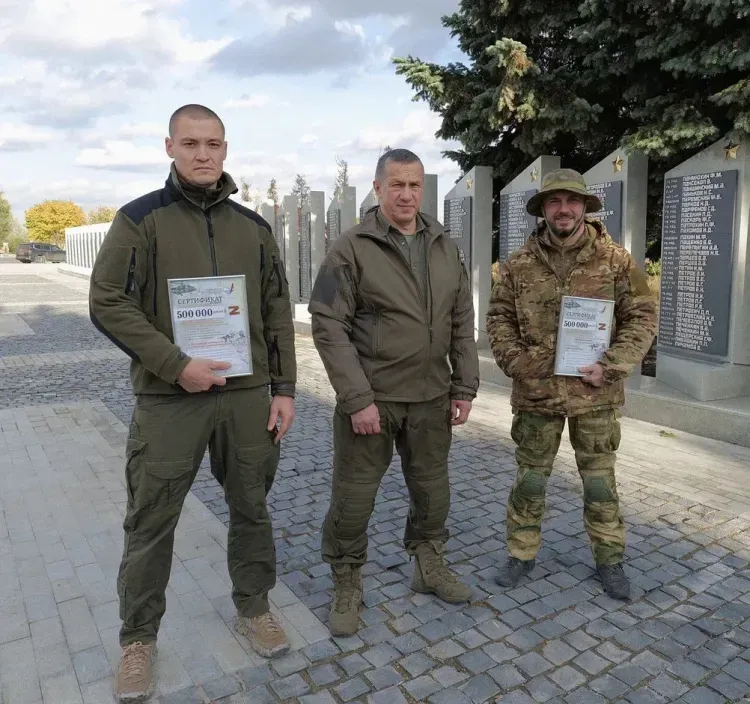 Вице-премьер Юрий Трутнев вручил награды военным корреспондентам