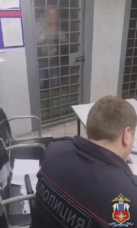 Пьяный вахтовик, найденный на ж/д вокзале Тынды, кидался на людей