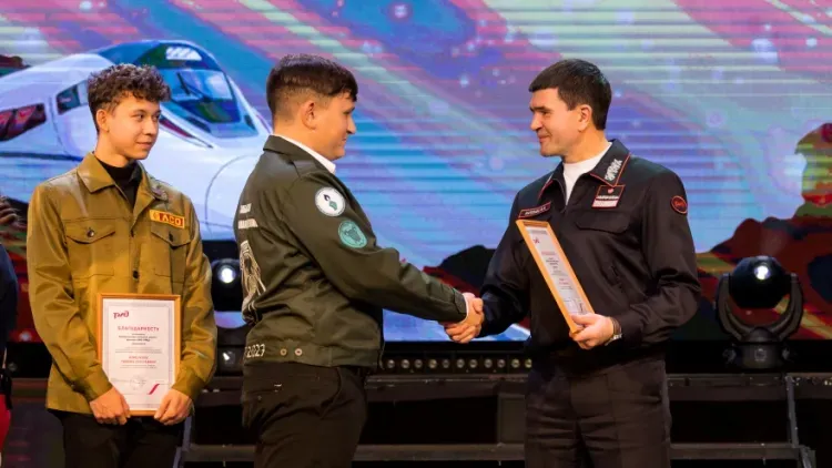 Начальник ЗабЖД Владимир Антонец вручил награды ОАО «РЖД» лучшим бойцам студенческих отрядов 