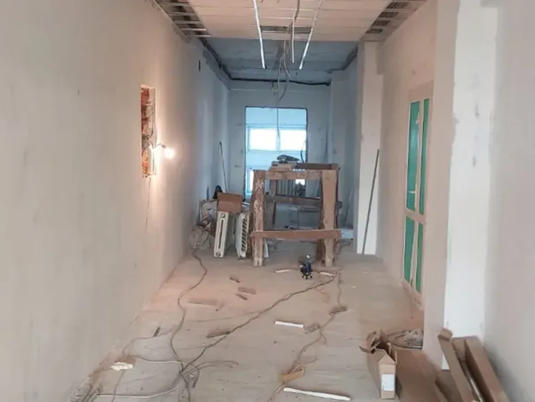 Подвесной потолок делают в Доме культуры села Среднебелая