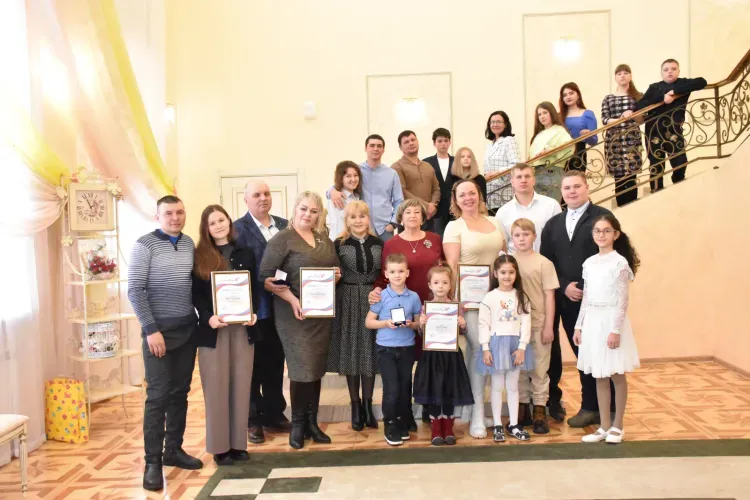 В Амурской области наградили лучшие семьи 2023 года