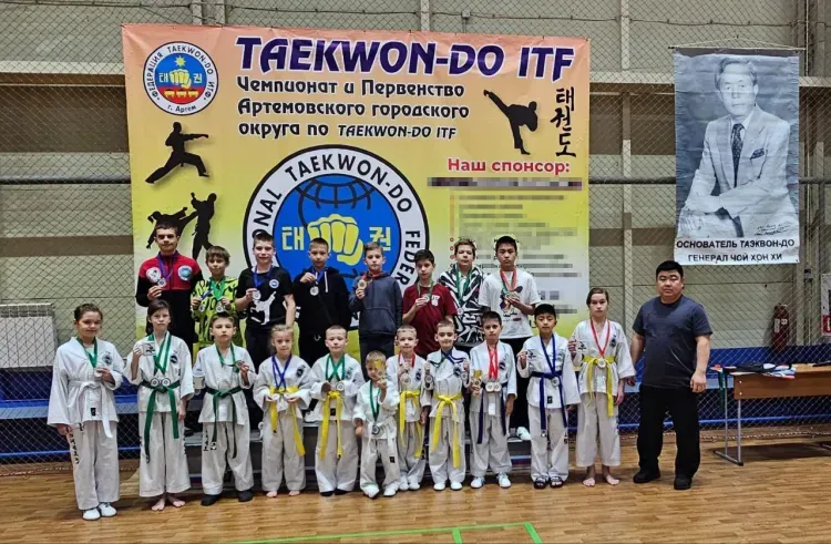 Кубок на соревнованиях по тхэквондо получил 4-летний амурчанин