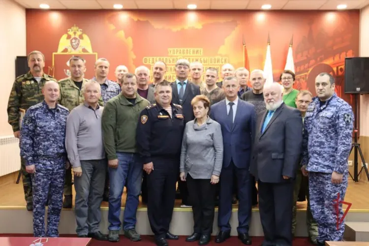 Награды ветеранам войск правопорядка вручили в Амурской области