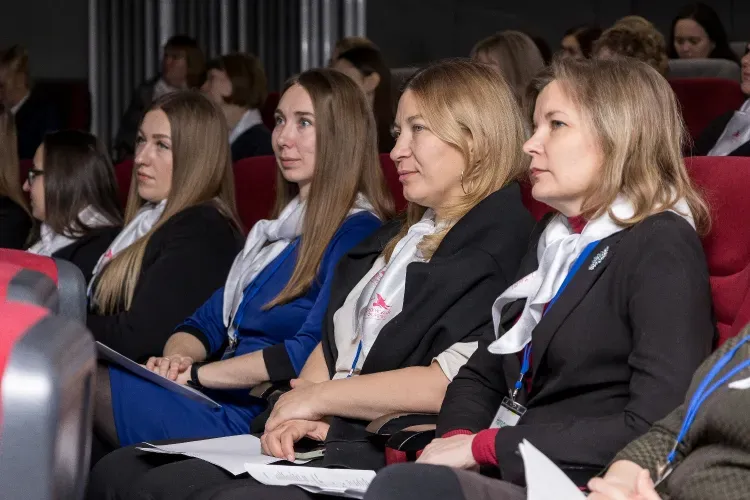 Улучшение условий труда и отдыха сотрудниц Забайкальской магистрали обсудили на II Женском форуме в Чите 