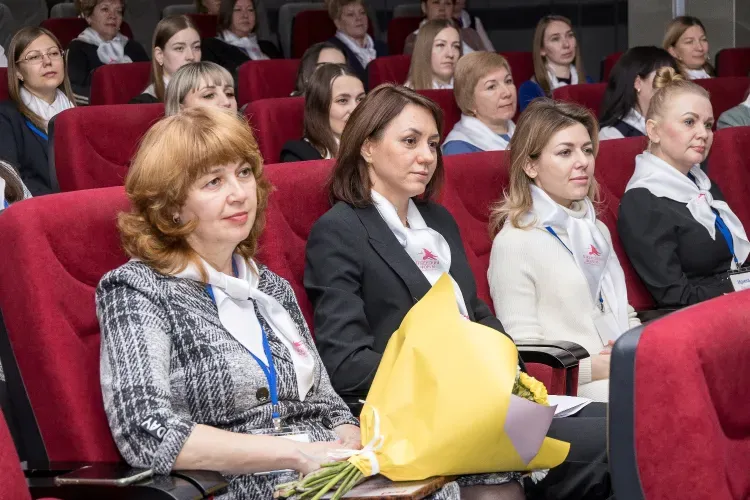 Улучшение условий труда и отдыха сотрудниц Забайкальской магистрали обсудили на II Женском форуме в Чите 