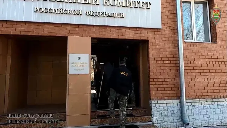 В получении крупной взятки подозревают сотрудника министерства в Приамурье