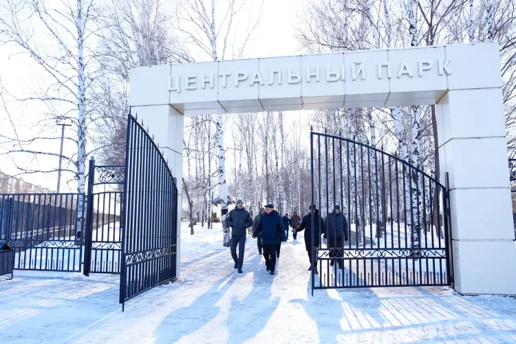 Василий Орлов побывал в благоустроенном парке поселка Прогресс