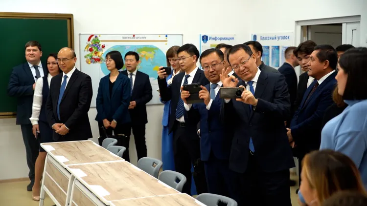 Василий Орлов поддержал идею образовательных смен для детей Китая и Приамурья