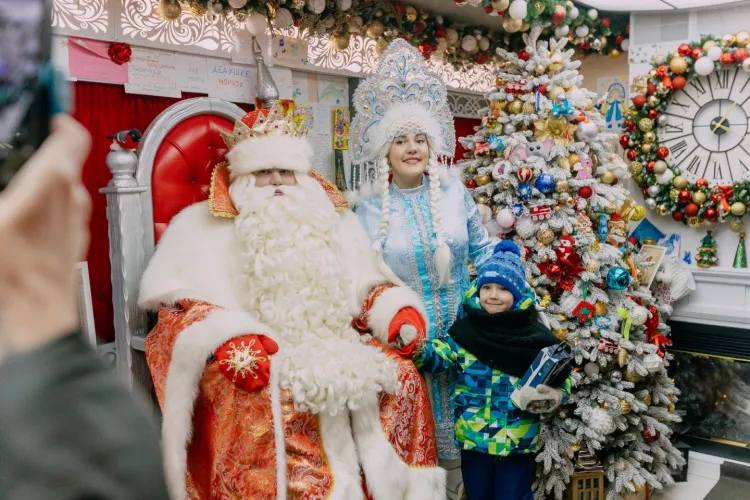 Поезд Деда Мороза сделал остановки на шести станциях ЗабЖД 