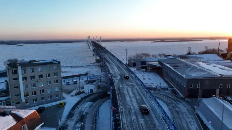 Грузовой транспорт с ограничением будет передвигаться по новому мосту через Зею