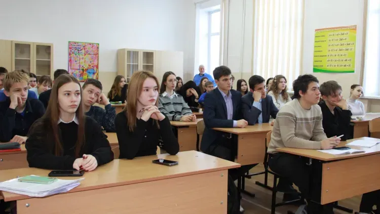 В Свободном сотрудники Забайкальской магистрали рассказали школьникам о правилах безопасности на железной дороге