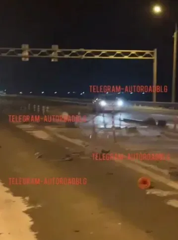 Фура снесла демпферное ограждение на подъезде к Благовещенску