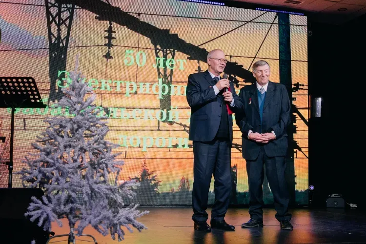 Чествование ветеранов и сотрудников железнодорожной энергетики прошло в честь юбилея запуска первого электрифицированного участка на ЗабЖД 