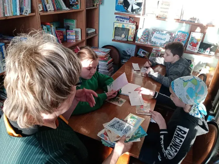 Новогодние открытки времен СССР отправили амурские школьники